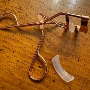 The C Curl Eyelash Curler